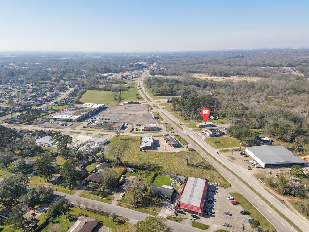 Bank Owned Standalone Retail Building on Greenwell Springs Rd : 9803 Greenwell Springs Rd, Baton Rouge, LA 70814